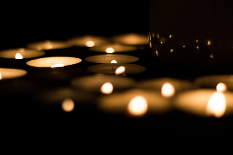 candle-3919766_1920-768x512-1 (1)
